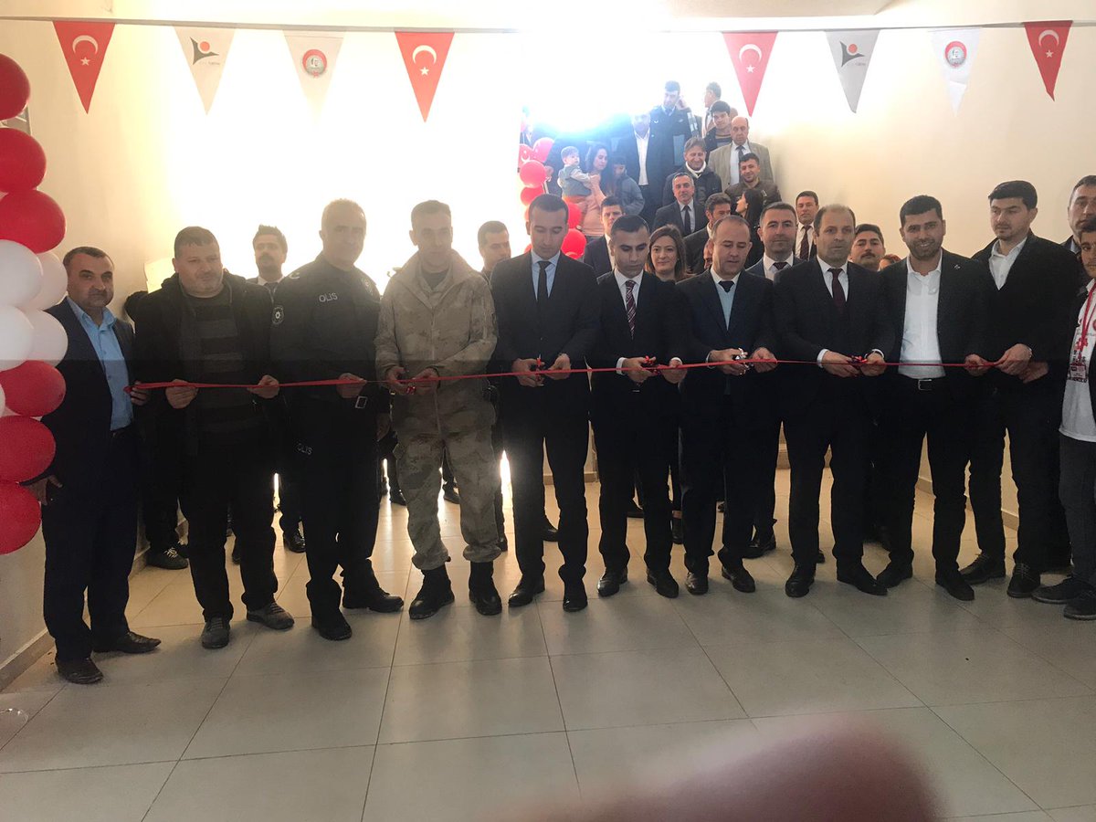MustafaCDR1's tweet photo. #HilvanMustafaKemalOrtaokulu
Türkiyede yılın ilk 4006 Tübitak Bilim fuarının açılışını Hilvan'da gerçekleştirdik. Başta Kaymakamımız Sn. Furkan DUMAN olmak üzere katılım sağlayan tüm misafirlerimize teşekkür ederiz.
@fduman27 @TurgutMehdi @mehmetnuriogut @SikakAli @aydemir_yksel https://t.co/5iGk362Zu5
