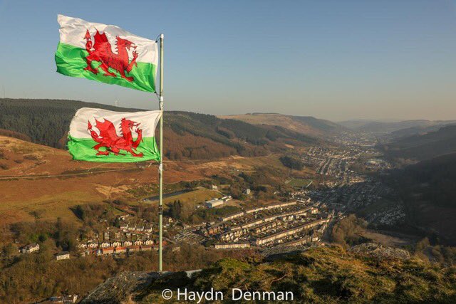 Dydd Gŵyl Dewi Hapus
Blaen Rhondda, Cymru. 
#dyddgwyldewihapus#valleys#welshvalleys#Wales#Cymru#portraitcymru#landscapephotography#photographywales#discovercymru #wanderlustwales #thewalescollective
#landscape_captures#canon5d #rhondda#rhonddavalleys#stdavidsday #dyddgwyldewi