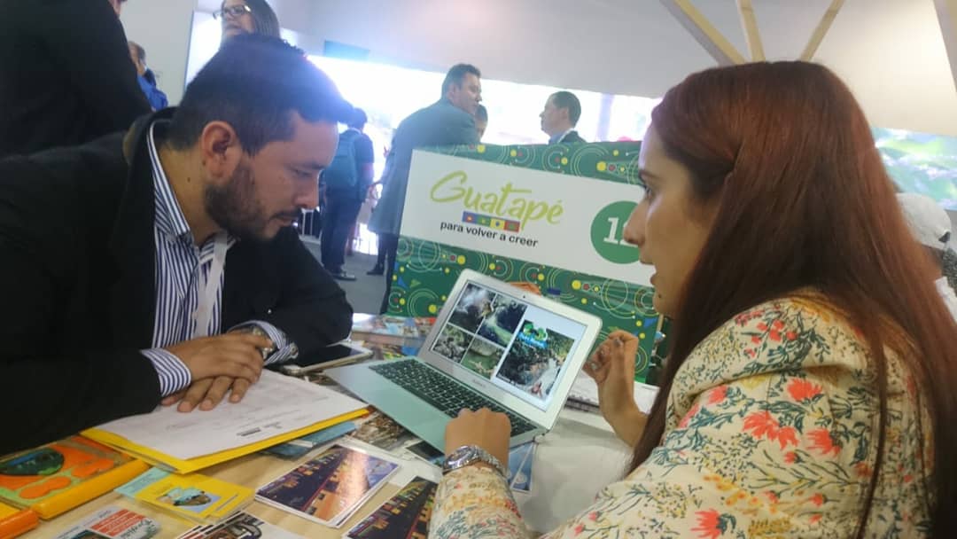alcguatape's tweet photo. El Municipio de Guatapé, presente en la Vitrina Turística ANATO, promocionando y dando a conocer los atractivos turísticos y los prestadores de servicio turístico.
#undestinoatodocolor #Guatapévuelveacreer https://t.co/4mvIjr12A1