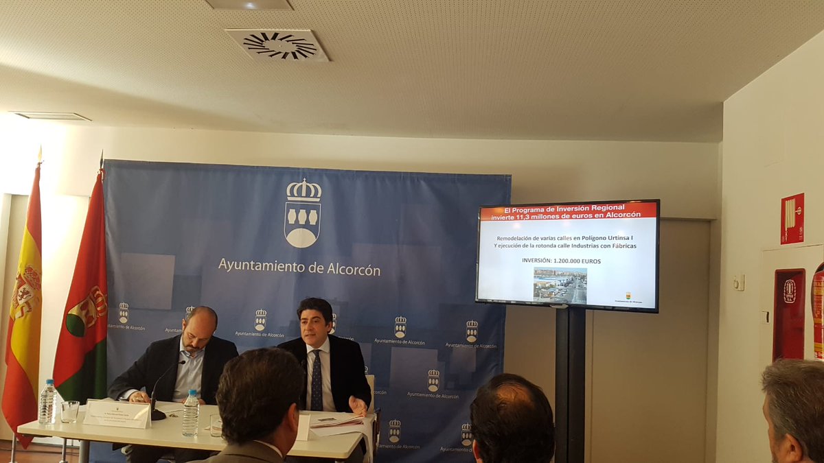 Desde #Urbanismo hemos planteado dos proyectos para el Programa de Inversión Regional (PIR) que hoy han presentado el vicepresidente de la <a href="/ComunidadMadrid/">Comunidad de Madrid</a>, @pedrorollan, y el alcalde <a href="/davidperez/">𝔻𝕒𝕧𝕚𝕕 ℙ𝕖𝕣𝕖𝕫 𝔾𝕒𝕣𝕔𝕚𝕒</a>.
1.Remodelación de Urtinsa
2.Cambio a led de luminarias de 83 calles. #Alcorcón.
