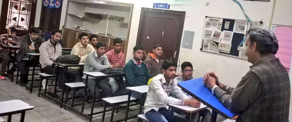 rkbhola9's tweet photo. श्री @rajnehru33 जी आज @HaryanaSkill के तहत जींद में #DomesticDataEntryOperator का प्रशिक्षण लेने वाले प्रशिक्षणार्थियों के लिए #युवा_भारत_व_कौशल_विकास विषय पर संगोष्ठी का आयोजन किया गया जिसमें मुख्य वक्ता श्री #योगेशसैनी रहे । ट्रेनीज को #कौशलविकास की जानकारी दी https://t.co/5qPEg9y0Gj