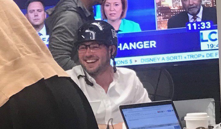 LoicGonsolin's tweet photo. Je vous propose qu’on fasse la version Twitter du chant de Joyeux anniversaire pour un merveilleux collègue, qui met de la bonne humeur dans la tweetosphère #PolQc #AssNat : @merickseguin🥳

Un RT = un «bonne fête» à celui qu'on surnomme Nu-Merick au #PLQ (Nu-MeriX pour ma part). https://t.co/8nooTjQogj