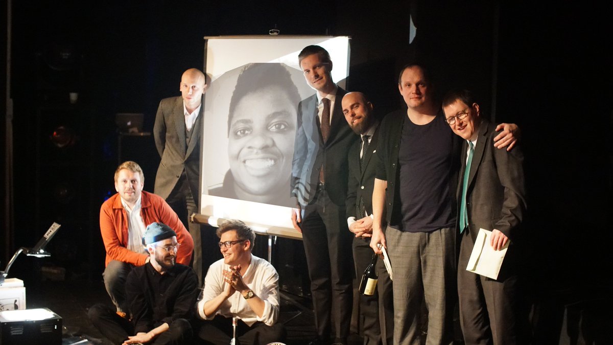 Grattis till alla vinnarna på Svenska Standupgalan igår!

<a href="/PetrinaSolange/">Petrina</a> Årets kvinnliga
<a href="/JonatanUnge/">Jonatan Unge</a> Årets manliga
<a href="/_marcusberggren/">Marcus Berggren</a> Årets nykomling
<a href="/Isak_Jansson/">Isak Jansson</a> o <a href="/OlaAurell/">ola aurell</a> Årets föreställning (Quick)
<a href="/Runstein/">Niklas Runsten</a> Årets media
<a href="/HampusAlgotsson/">Hampus Algotsson Brännborn</a> o <a href="/MackanBengt/">Marcus Bengtsson</a> Hederspriset