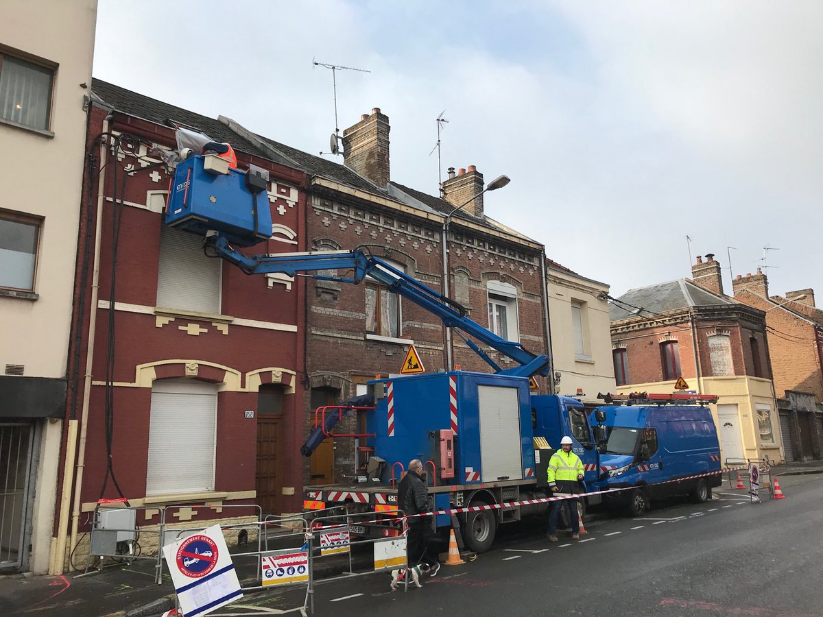 jl_genty's tweet image. Ce matin ⁦@enedis_picardie⁩ travaille à ⁦@AmiensMetropole⁩ pour améliorer le réseau et éviter les pannes. #service_public