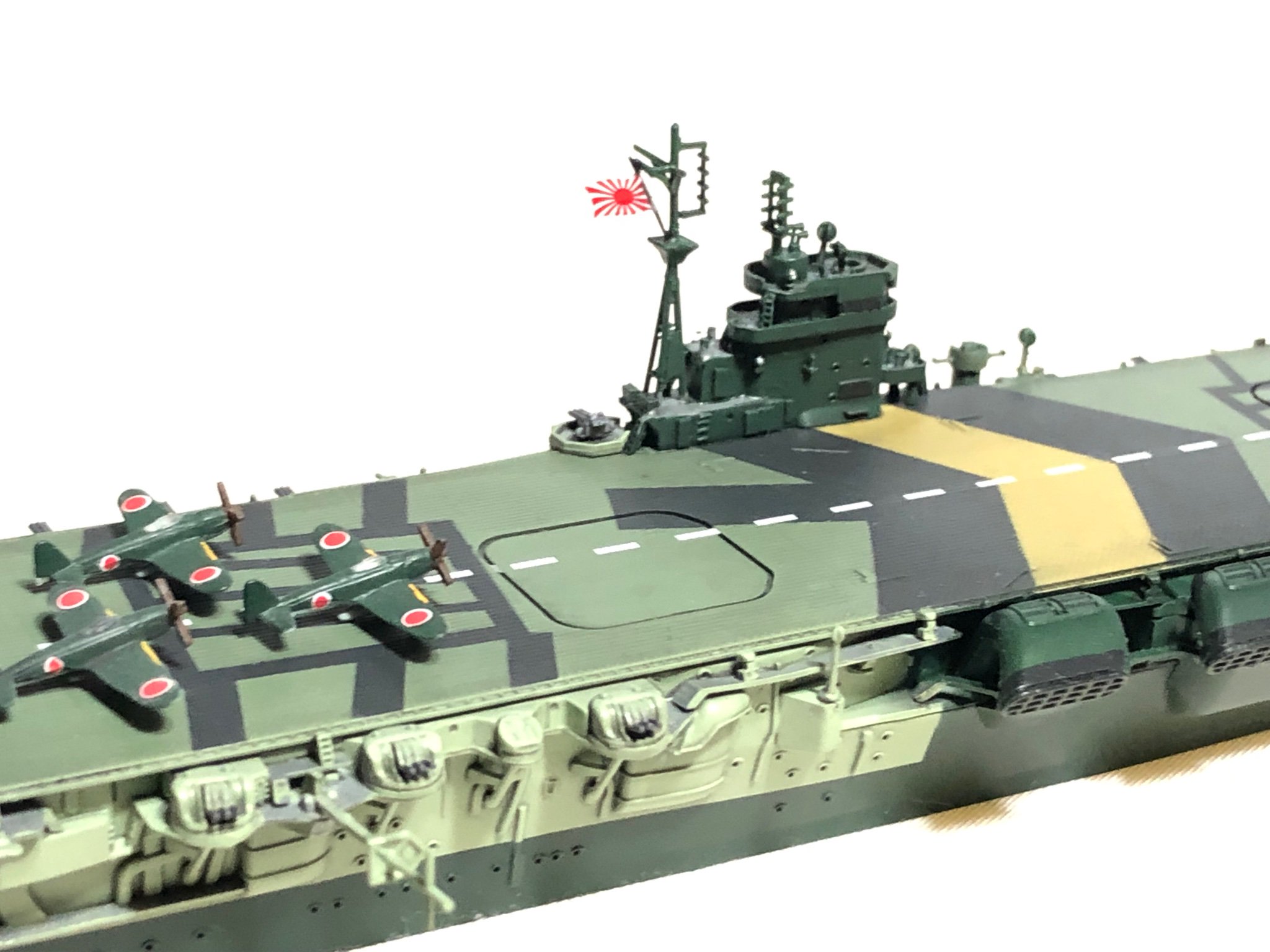 Abrams1991 架空艦 空母飛龍1945完成しました 作画ミスで左右反転した雲龍型みたいな感じになりました 無線楼も上手く稼働できるようになったので満足 壊れないとは言っていない