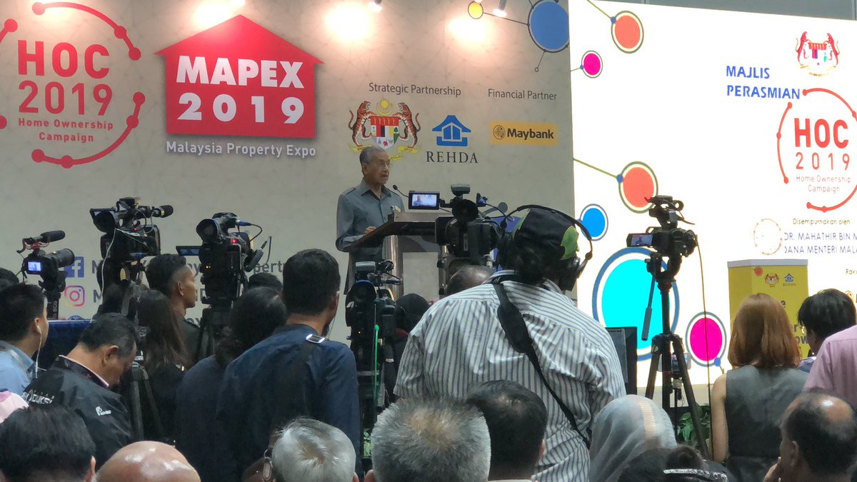 kpkt_gov's tweet photo. “Penganjuran Kempen Pemilikan Rumah ini adalah salah satu inisiatif kerjasama Kerajaan dan swasta untuk memperluas dan menyelaras akses rakyat kepada rumah mampu milik. Ianya bagi menangani isu kemampuan untuk mencapai pemilikan rumah.” YAB @chedetofficial https://t.co/zBEjSpIbY5