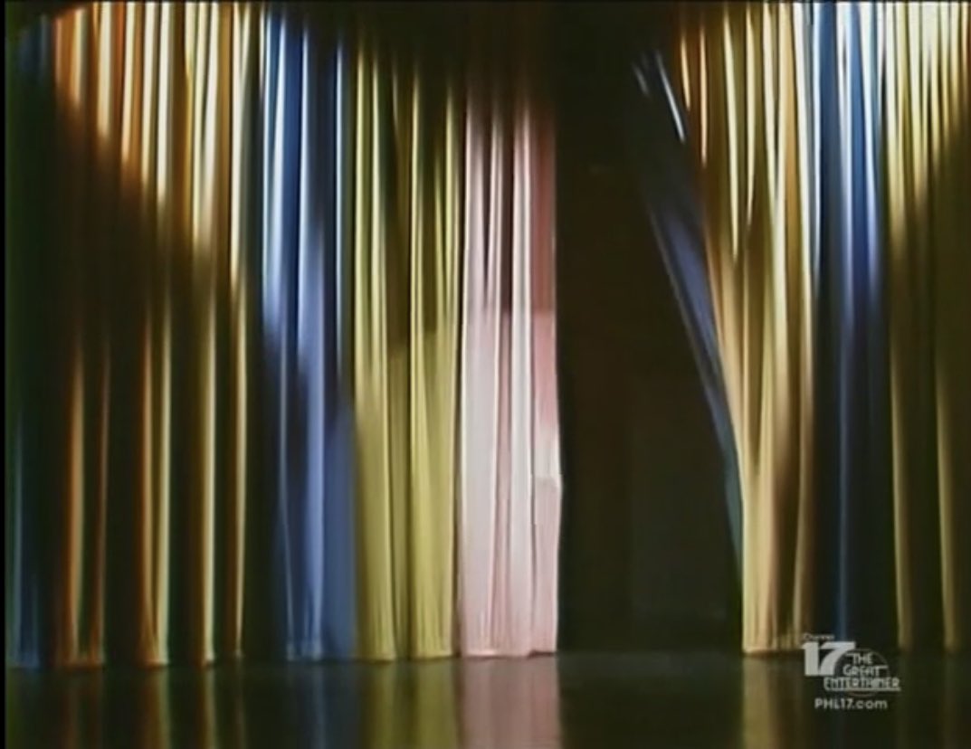 JohnWCarson_RP's tweet image. Every night @MouseofthePack stares at his phone, waiting for it to ring, in anticipation that I don’t walk through this curtain when they open it.  Every now and then, @MrDonRickles prank calls him at this moment...then hangs up after one ring.