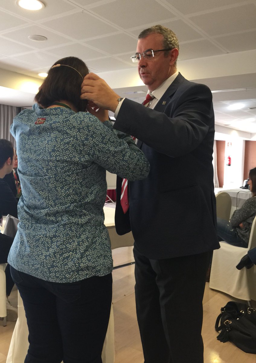 GRDPI_UdG's tweet photo. Amb @1trasto presents a la #2jifcAndorra parlant fel futur de les #ferides cròniques. El Dr #Soldevilla dóna el relleu del #present al #futur #frikiwounds https://t.co/zU0yfEDVa4