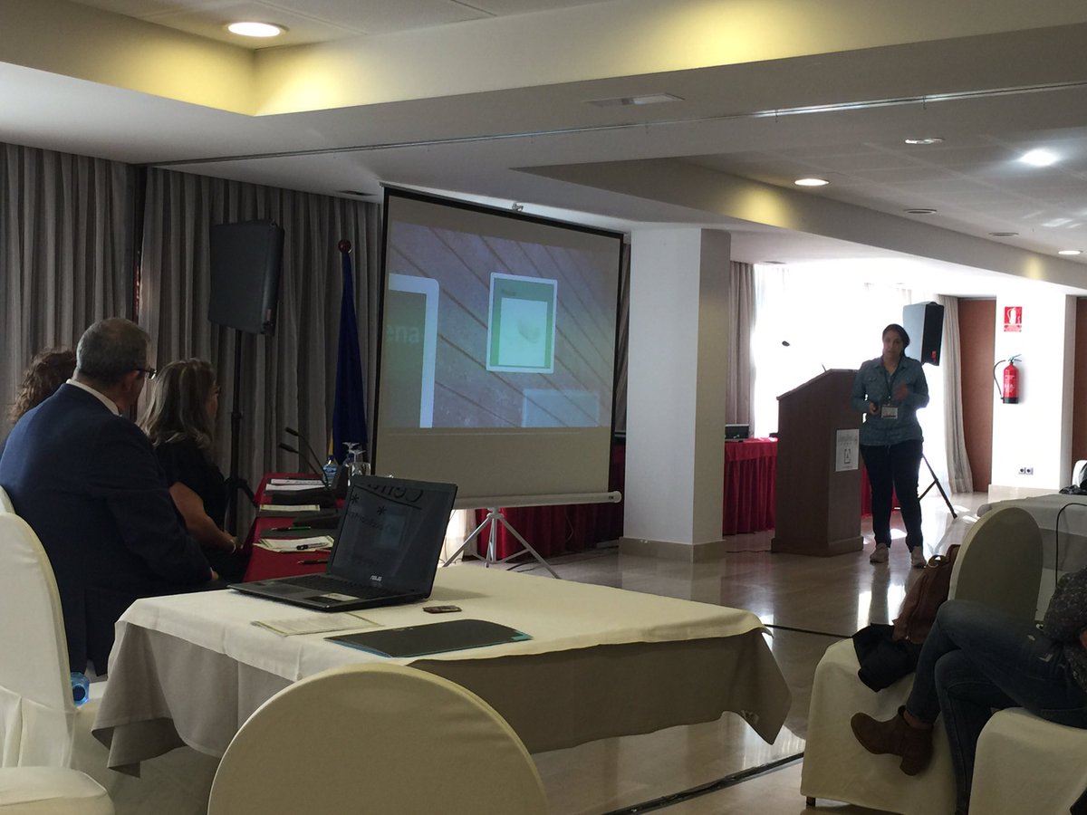 GRDPI_UdG's tweet photo. Amb @1trasto presents a la #2jifcAndorra parlant fel futur de les #ferides cròniques. El Dr #Soldevilla dóna el relleu del #present al #futur #frikiwounds https://t.co/zU0yfEDVa4