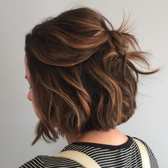 Fabriah's tweet photo. The last few years short hair has become an up and coming trend and 2019 is no different! Whether it is a 'lob' or a cute pixie cut, short hair can look great on everyone so don't be scared to go for the chop... https://t.co/rfxk1GZZfP