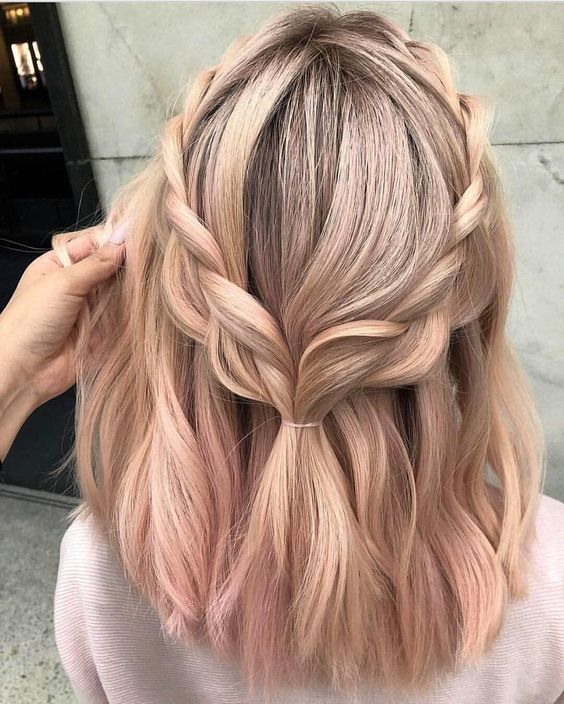 Fabriah's tweet photo. The last few years short hair has become an up and coming trend and 2019 is no different! Whether it is a 'lob' or a cute pixie cut, short hair can look great on everyone so don't be scared to go for the chop... https://t.co/rfxk1GZZfP