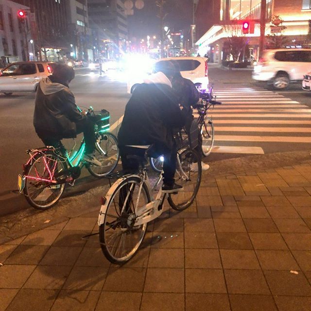 matsu002's tweet photo. 久留米 ママチャリに ネオンと カーナビついてる😭浜崎あゆみ爆音😭 https://t.co/hbnGWJNdoG https://t.co/wXJsZkJGGJ