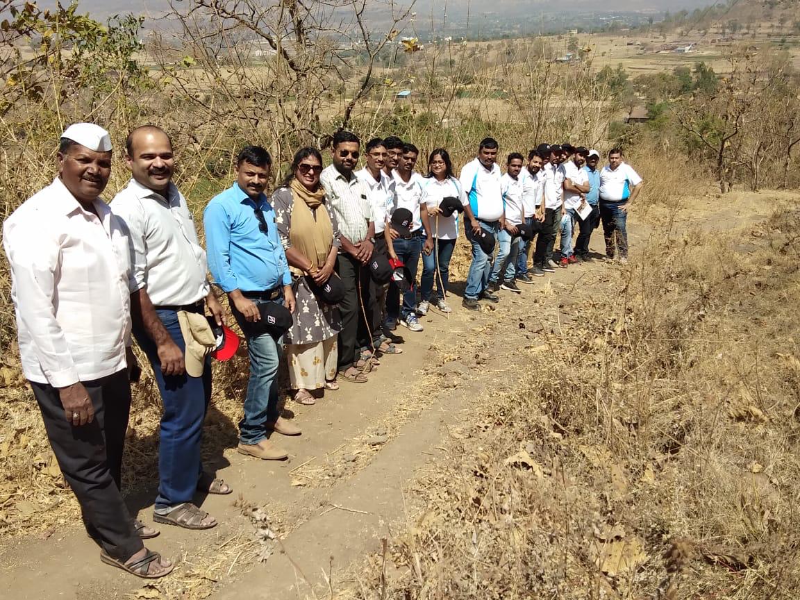 UNICEFIndia's tweet photo. Hello from #Maharashtra!

We’re with the @BridgestoneInd team visiting Ugelwadi village in Pune which uses an automated weather station and water well monitoring its water management throughout the year.

Ugelwadi is 1 of 11 villages supported by Bridgestone. https://t.co/5coSwZ8sOM