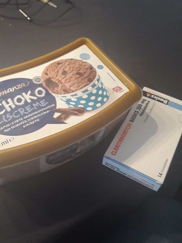 AthenesSoul's tweet image. Andere feiern und trinken Alkohol an Karneval, ich ess Eis im Bett und nehm Antibiotika. Immerhin hab ich altweiber noch gefeiert. Wünsche euch trotzdem tolle  karnevalstage 😇  #mylifeinanutshell