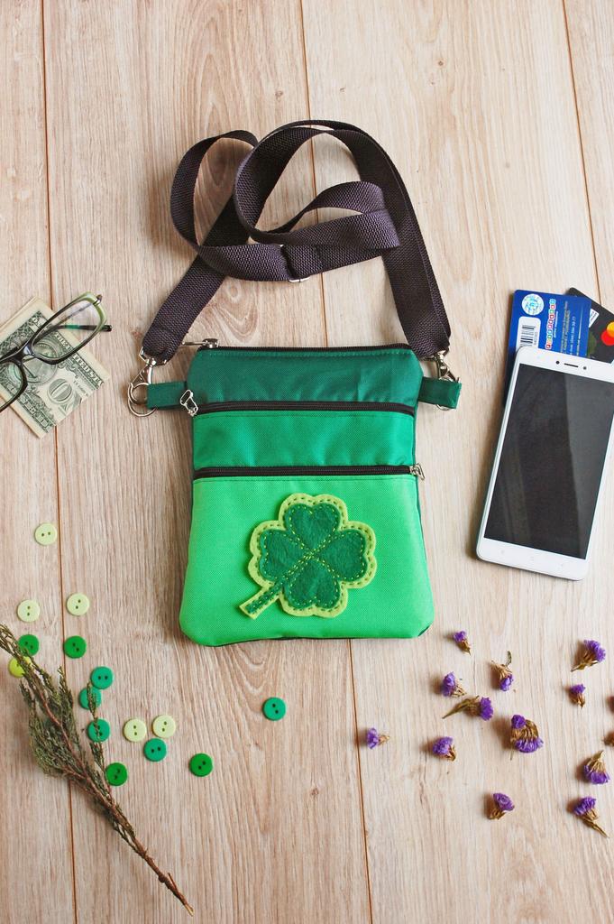 AiryBags's tweet photo. St. Patrick's Day Accessory, Shamrock Leaf Crossbody #etsy #airyfairybags #bagsandpurses #crossbody #stpatrickaccessory #stpatricsday #stpatricsbag #stpatric #stpattysday #irishbag #ireland #shamrock #luckybag #lucky #irishholiday #crossbodypurse https://t.co/rMMqP3fnyx https://t.co/eEBDBA44yG