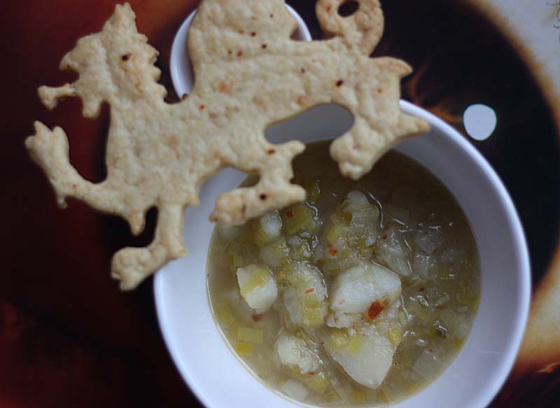 SeasonalShaheen's tweet photo. Happy Saint David’s day!!! Dydd Gŵyl Dewi Hapus!! #StDavidsDay️ #DyddGwylDewiHapus 

With love from #Wales #Cymru 

Here's a link to my original #vegan #vegetarian #WelshFusion #WelshRecipes #worldonyourplate 
https://t.co/bs5WPtxluV https://t.co/TnHZGTyxri