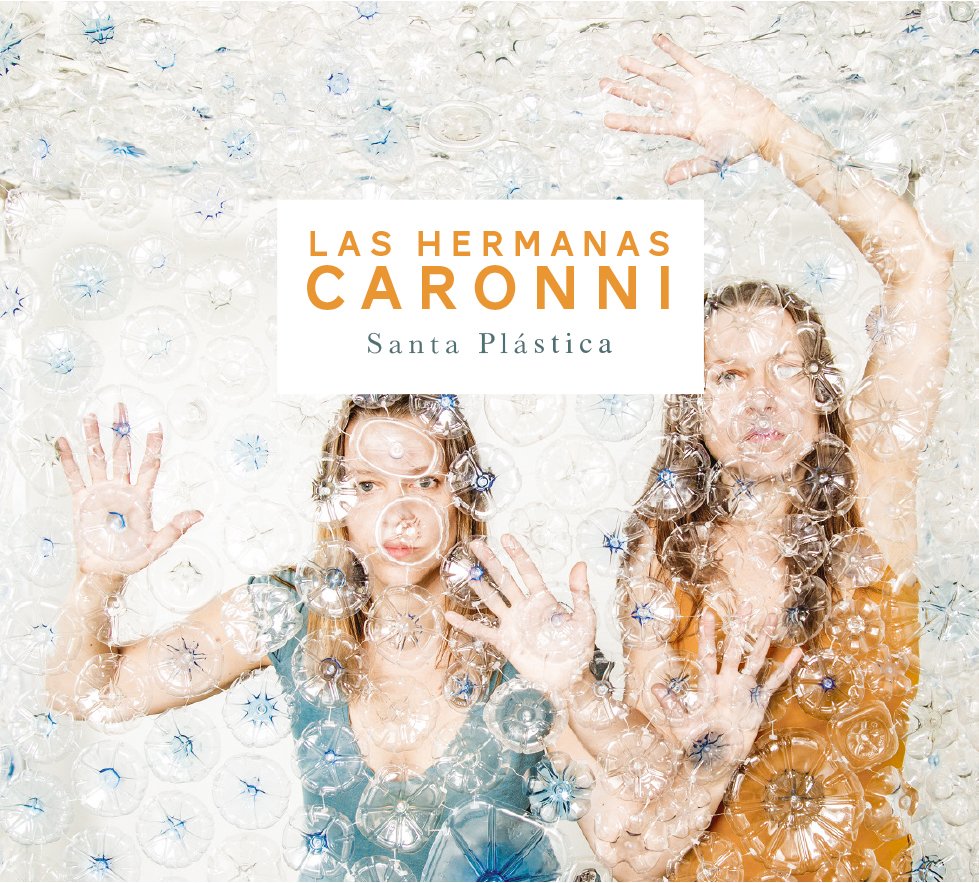 Notre nouvel album "Santa Plástica" sort aujourd'hui! Enregistré avec la complicité de Erik Truffaz, Piers Faccini, et d'autres invités.
Rendez-vous ce soir à 18h00 à la Librairie Mollat pour une rencontre musicale :
mollat.com/evenem…/showcase-las-hermanas-caronni
