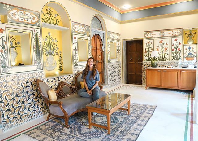 AanamC's tweet photo. Happy bunny has checked into the very stunning @gogundapalace for the weekend! I’ve been in for 30 minutes and am already smitten by the beauty of this restored fortress! 🏰
-
#WhatWhenWearTravels #WhatWhenWearExploresIndia #GoGogunda #FortressStay https://t.co/EaQwyhnIwm https://t.co/C5j2tMexHp