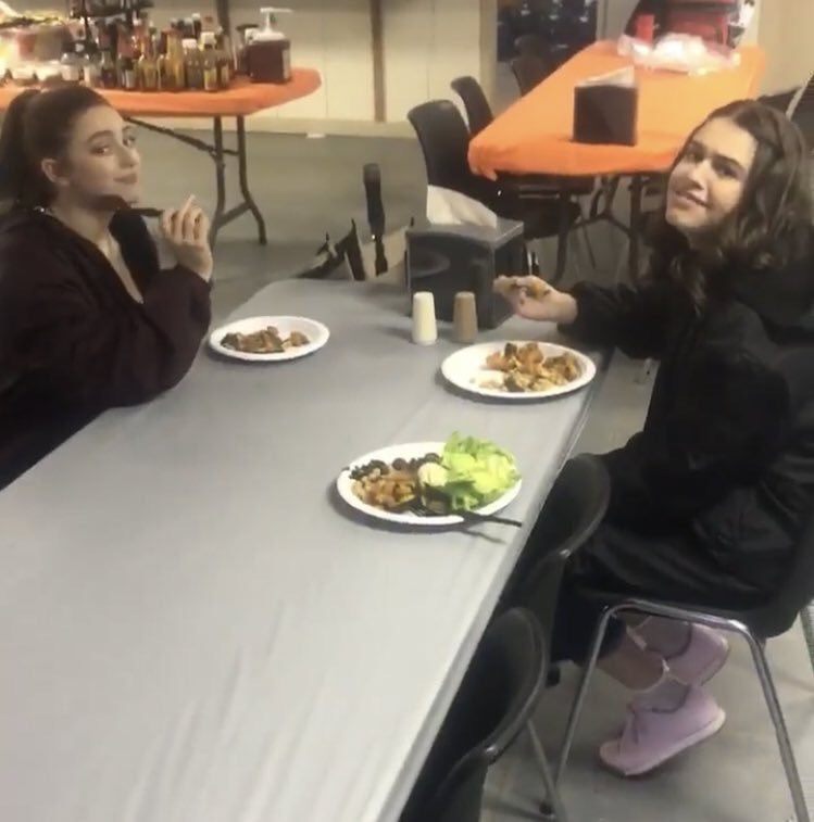 witchysaltzman's tweet photo. Dinner dates are always a blast @Littlestwolfiex https://t.co/phWJfgClAe