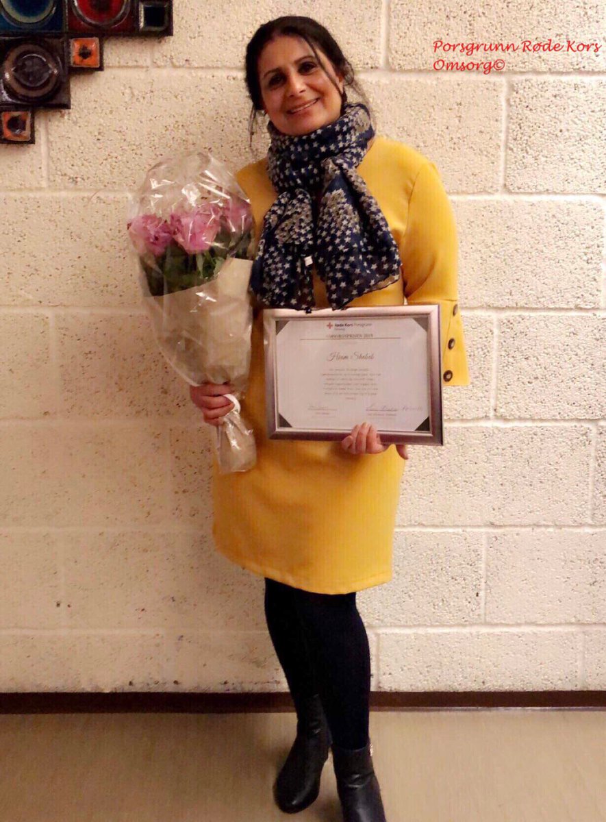 Hiam Shebib fikk årets omsorgspris i Porsgrunn Røde Kors, ei fantastisk dame med et stort hjerte og kapasitet. Gratulerer! #rødekors #omsorgsprisen #frivilliginnsats #integrering #camillasenteret