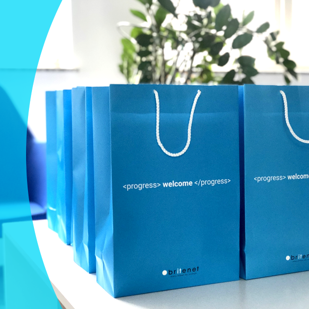 Niby to tylko torby, ale kryje się za nimi o wiele więcej... Te "welcome packi" oznaczają, że przed nami weekendowa konferencja dla naszych specjalistów #dobryklimatdorozwoju #progress