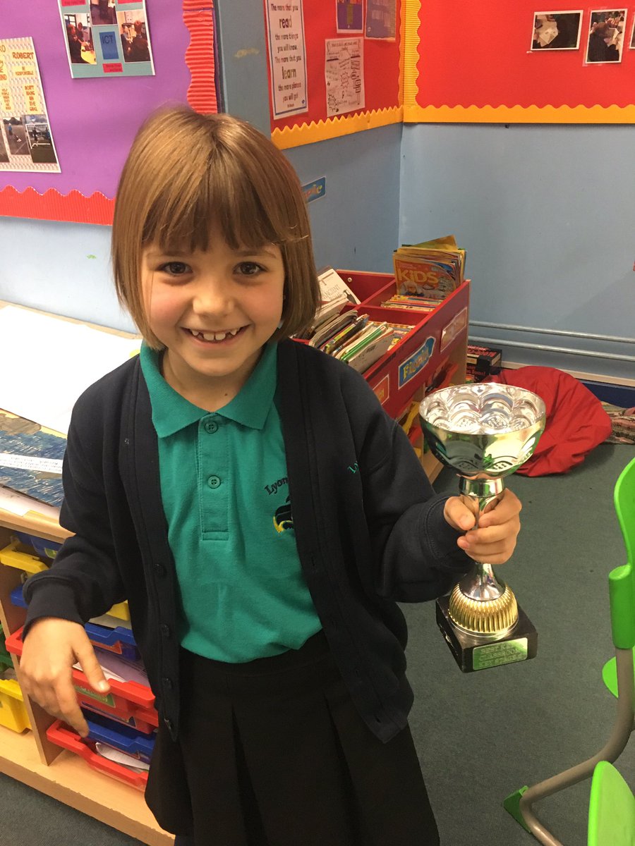 MrDarlingLyons's tweet photo. Winner of the Tidy Classroom award! #4A #LyonsHall #tidyclassroom #trophy #winners #teamworkmakesthedreamwork https://t.co/BJaW6NWlxC