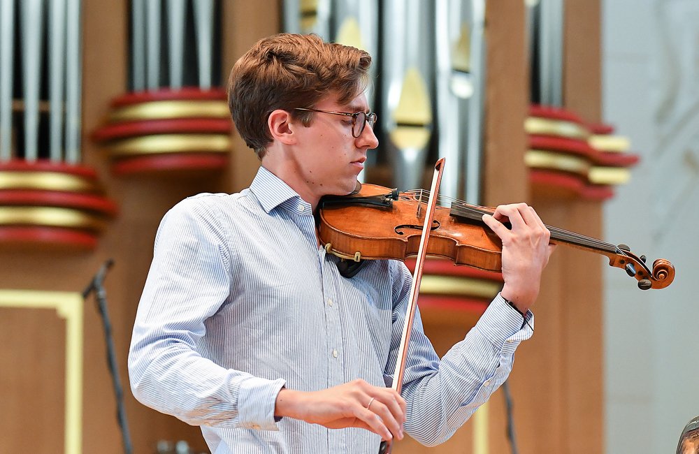 RCMLondon's tweet image. Our brilliant masterclass musicians today include violinist @RobertoRuisi, this year&apos;s #ROSLAMC Strings Section winner - we think they&apos;re all making a wonderful sound! #RCMLive