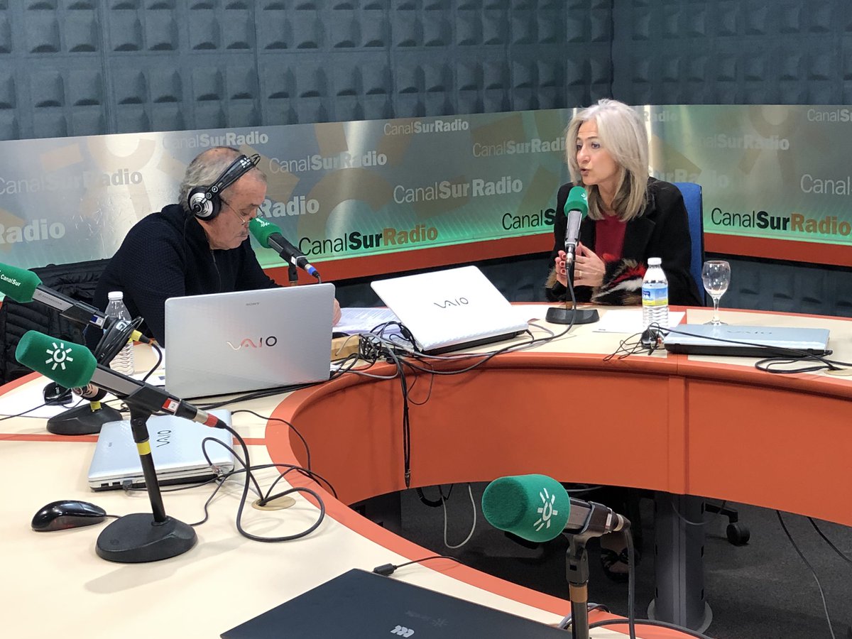 Patricia_Pozo_'s tweet photo. Un placer compartir un rato de charla en @CanalSurRadio sobre los planes de @CulturaAND con los oyentes de la @horadeandalucia. 

Escucha la entrevista aquí 👉 https://t.co/8sOmSUCaxV https://t.co/cqRcjrhgld