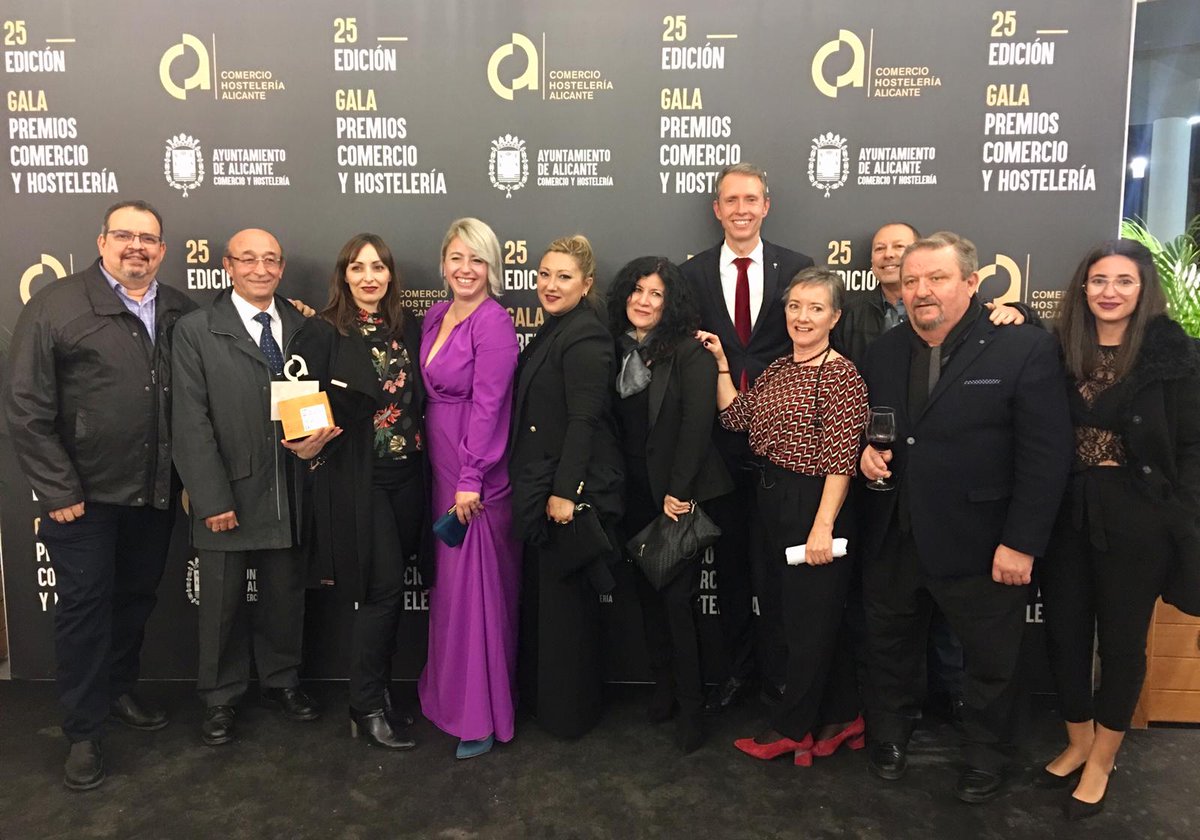 Enhorabuena a nuestros asociados premiados en la 25 gala Premios Comercio y Hostelería de <a href="/CyH_Alicante/">Comercio Hostelería</a> y <a href="/alicanteayto/">Ayuntamiento Alicante</a> : <a href="/racodelpla/">Racó del Plá | Rest</a> (Trayectoria), <a href="/BarESTIU/">Arrocería ESTIU</a> (Cercanía), Mon P’Ti Café (Imagen) y <a href="/BarManero/">BarManero</a> (Innovación).
gastronomiadealicante.com/2019/apeha-en-…