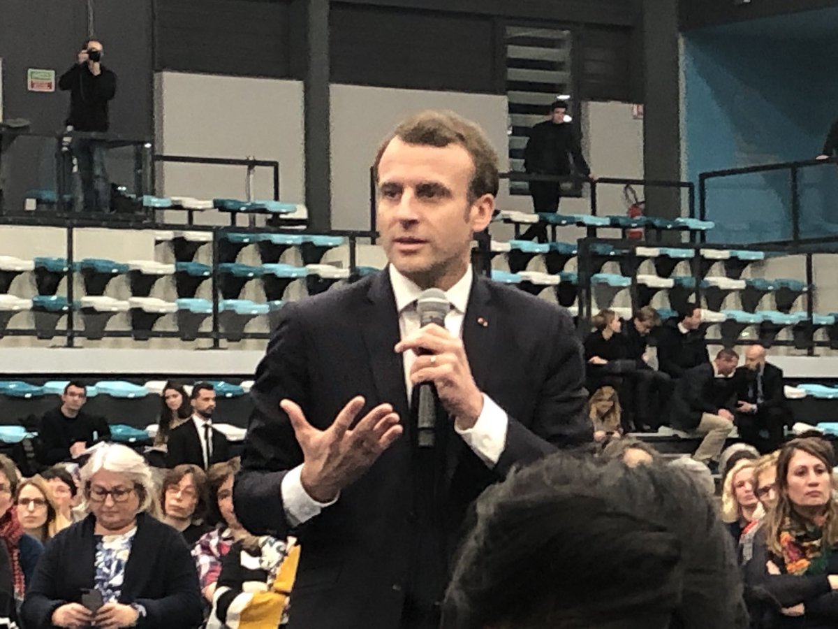 BCouillard33's tweet photo. Un magnifique moment d’échanges entre les femmes et Le Président de la République @EmmanuelMacron à #Pessac hier soir. 
Un Président à l’écoute qui a une nouvelle fois montré son engagement pour l’#EgaliteFH, grande cause du quinquennat. @MarleneSchiappa #GrandDébatAuFéminin https://t.co/QwuBEkhaYy