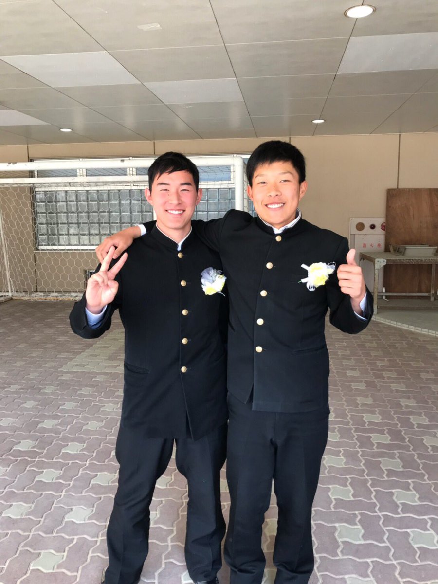 LBj01e76Ip8ZIgf's tweet photo. 〜卒業〜

みんなと出会えたことに感謝。
甲子園行けたことに感謝。
最高の思い出ありがとう😊
最高に楽しかったです！ https://t.co/5hneUX9XVT