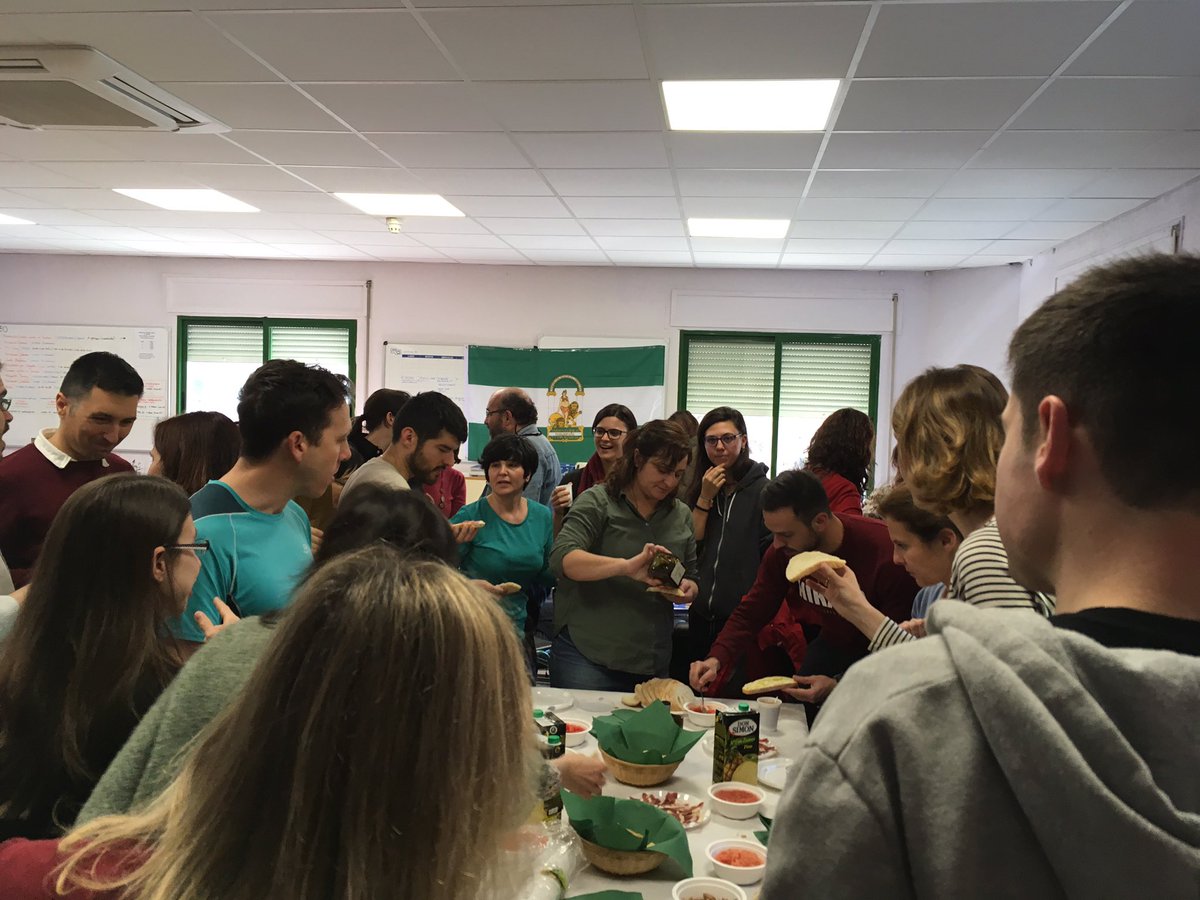 Quillo!! Qué día es el 28 de febrero... pues el día de Andalucía. Comienzan los desayunos autonómicos en el Newton!! Miguel Ángel, te echamos de menos 🖤 <a href="/AndaluciaJunta/">Junta de Andalucía</a> #buildingcommunity