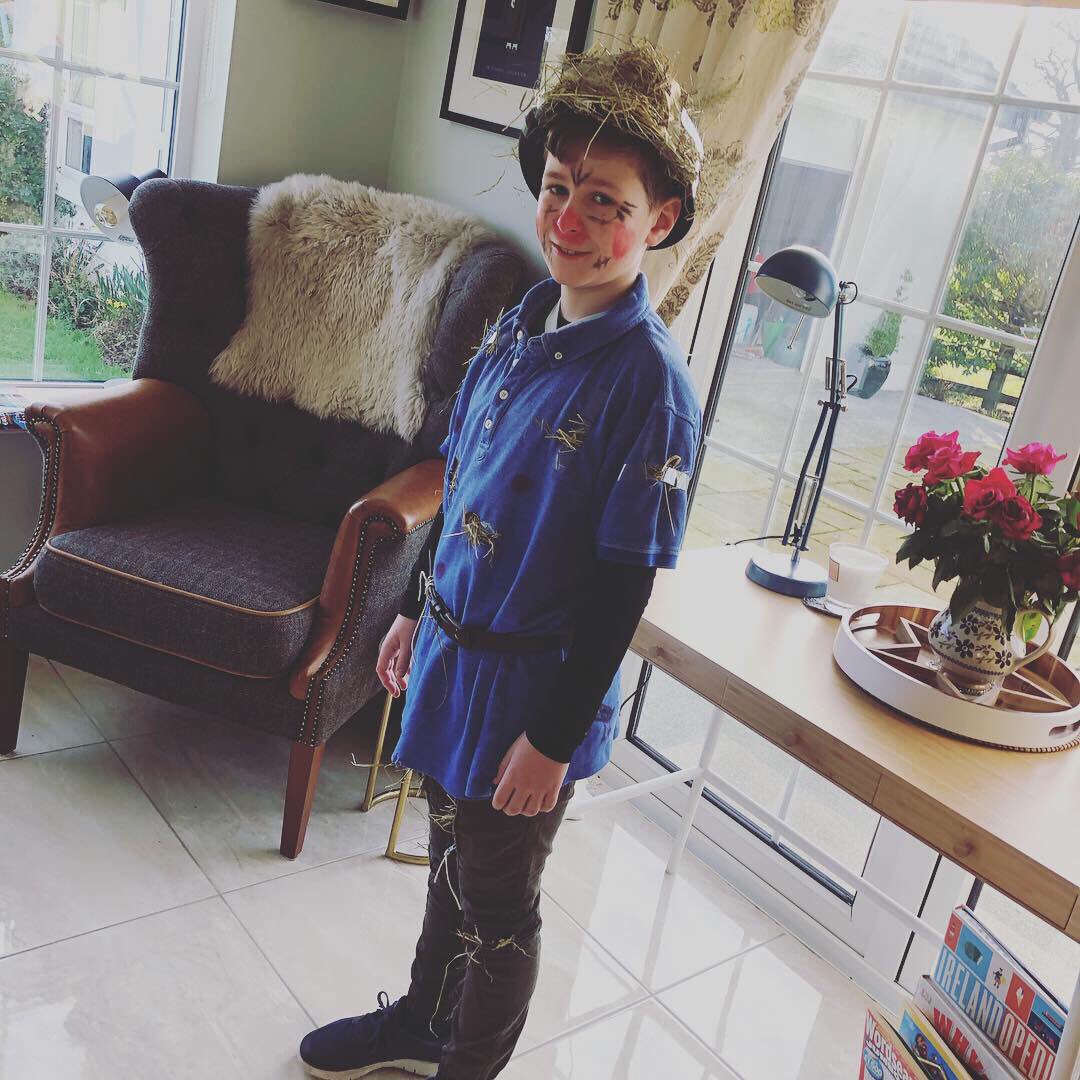 kellycleary's tweet photo. Our scarecrow heading of to school today! #killeighns #fundraiser #minitractorrun #littlefarmers #fridaysfun #schoolfunday https://t.co/O8ATqBguMQ