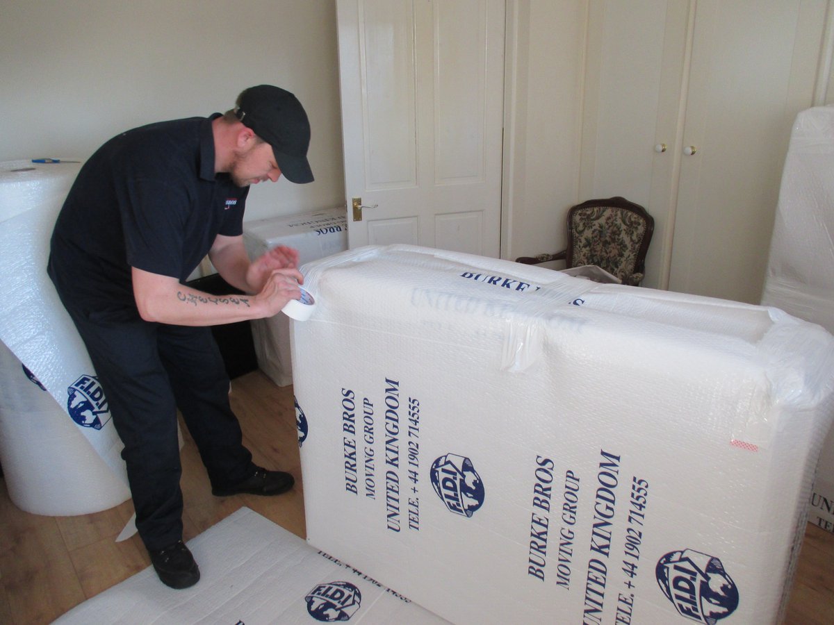 BurkeBrosMoving's tweet image. All the best to our next customers on the move from Willenhall, leaving the February sun behind for the sunnier climes of Famagusta, Cyprus. All household effects carefully export wrapped and on their way!

#MovingToCyprus #InternationalMoving #ExportWrapping