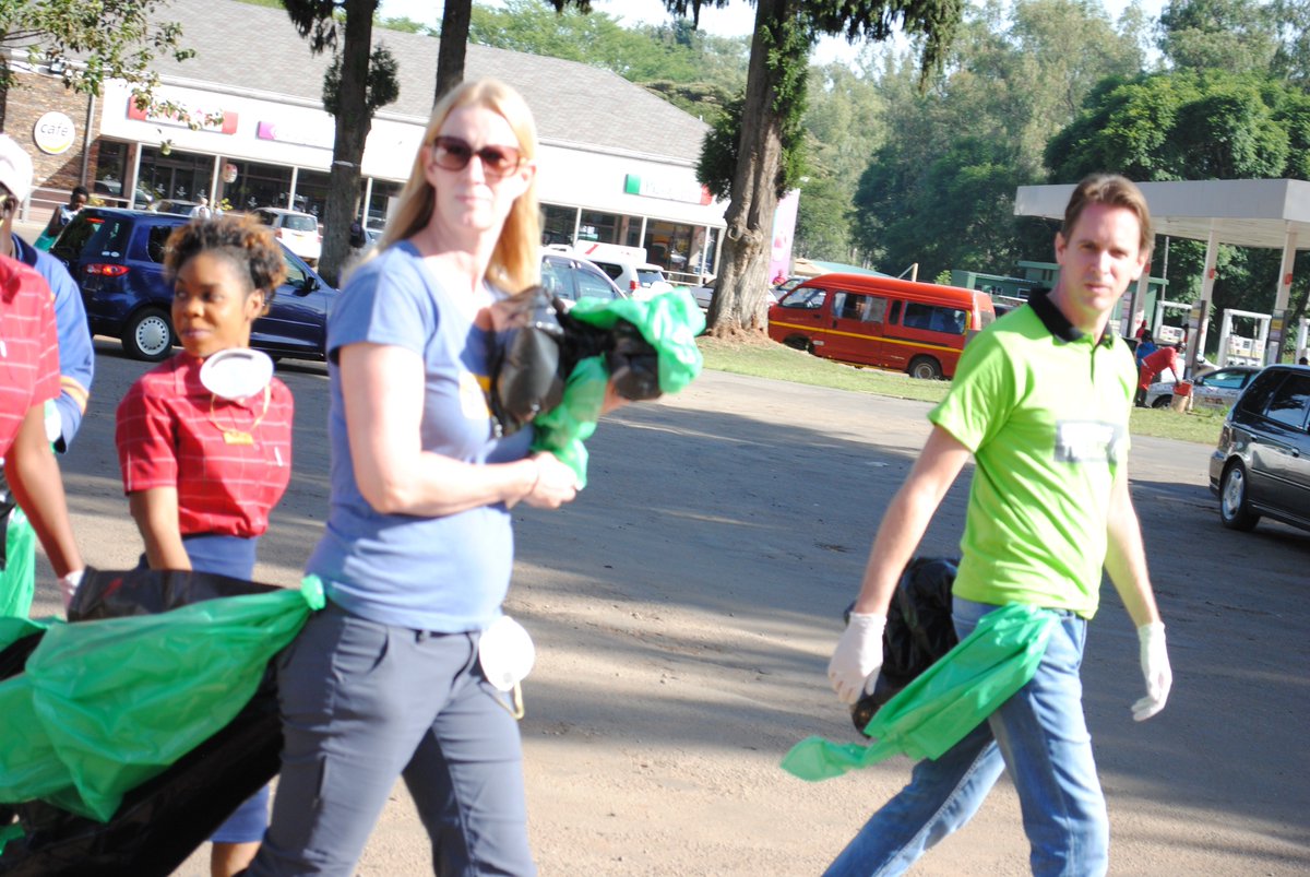 unvzimbabwe's tweet photo. This morning @unvzimbabwe was part of the #CleanupFridays https://t.co/NerFF1d1yW