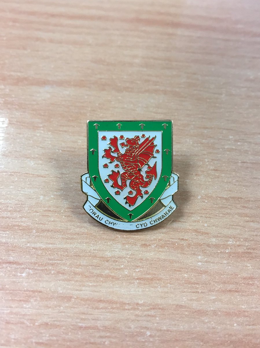 oldwelshpins's tweet photo. #dyddgwyldewi
#dyddgwyldewisant
#dyddgwyldewisanthapus
#stdavidsday
#happystdavidsday
.
.
.
.
#gorauchwaraecydchwarae
#cymru #wales #faw #footballassociationofwales #togetherstronger #pin #pins #badge #pinbadge #footballpin #bathodyn #crest #walesaway #walesbadge #oldwelshpin https://t.co/NbdocG1aea