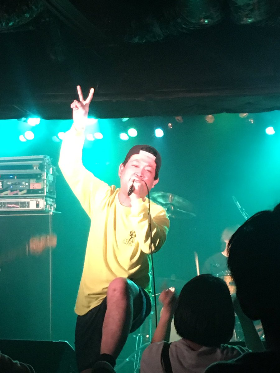 donshaly's tweet photo. ライブはやっぱりサイコーや!
タケバ卵の妖精みたいになってるし!
#AT_FIELD
#親友
#コロコロコミックを人間にした感じ https://t.co/Ah52TSieN4