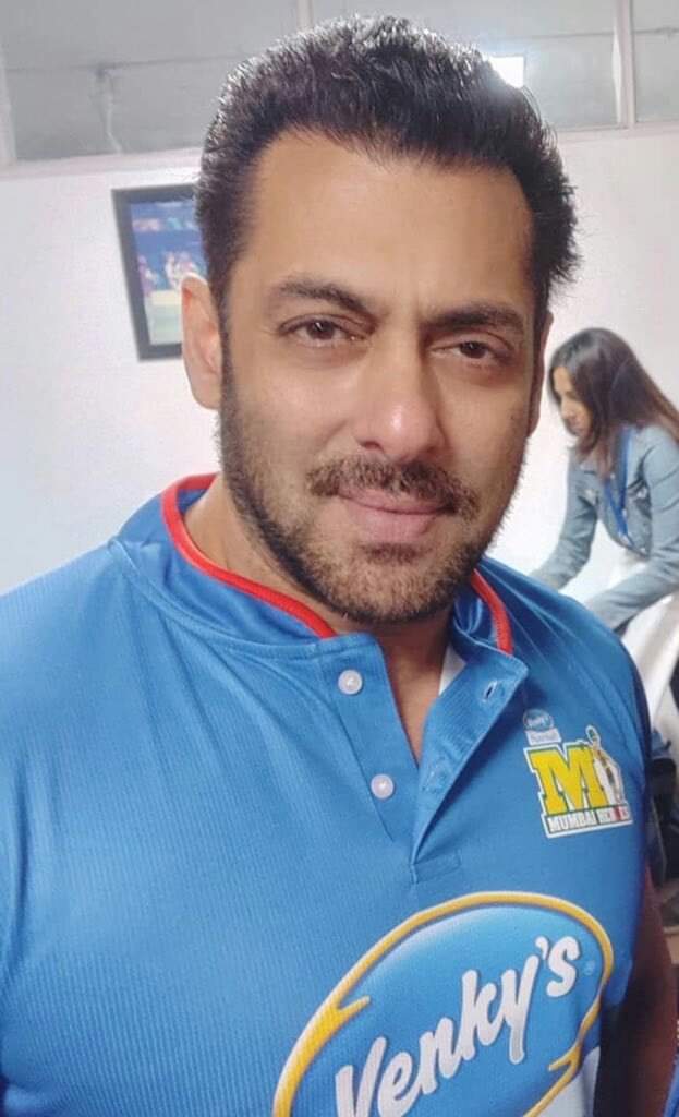 arshi_salman's tweet image. #Salman at Celebrities Match

In Chandigarh #CL10 #MumbaiHeroes 🔥 #BeingHuman 🔥