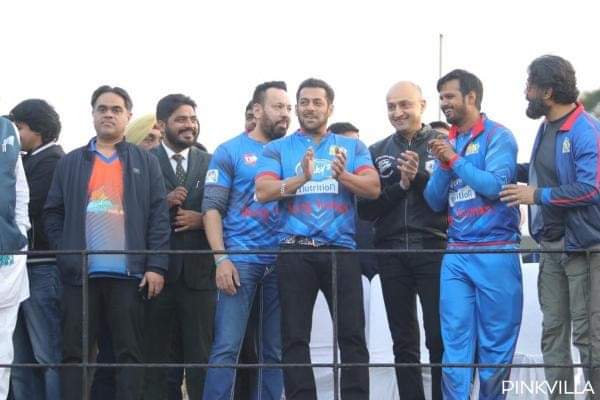 arshi_salman's tweet image. #Salman at Celebrities Match

In Chandigarh #CL10 #MumbaiHeroes 🔥 #BeingHuman 🔥