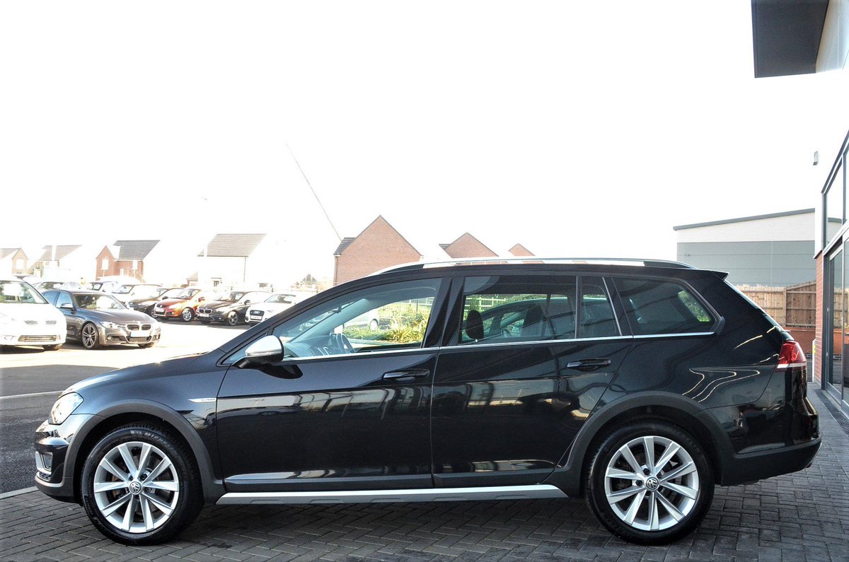VERY RARE VW GOLF ALLTRACK 44500 MILES £16795 ** 4MOTION DIESEL AUTOMATIC ESTATE ** 181BHP ** PARKING SENSORS ** SAT NAV ** BLUETOOTH ** #VW #Alltrak #carsofinstagram #4WD