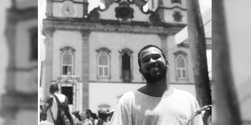 gilbertogil's tweet photo. Hoje é dia de mais um membro da #FamíliaGil! Vamos celebrar Pedro, filho mais velho de Marília e neto de Seu Gilberto. A #EquipeGil manda a Pedro aquele abraço! 🍰🎈 https://t.co/CiDkE2Mvc7