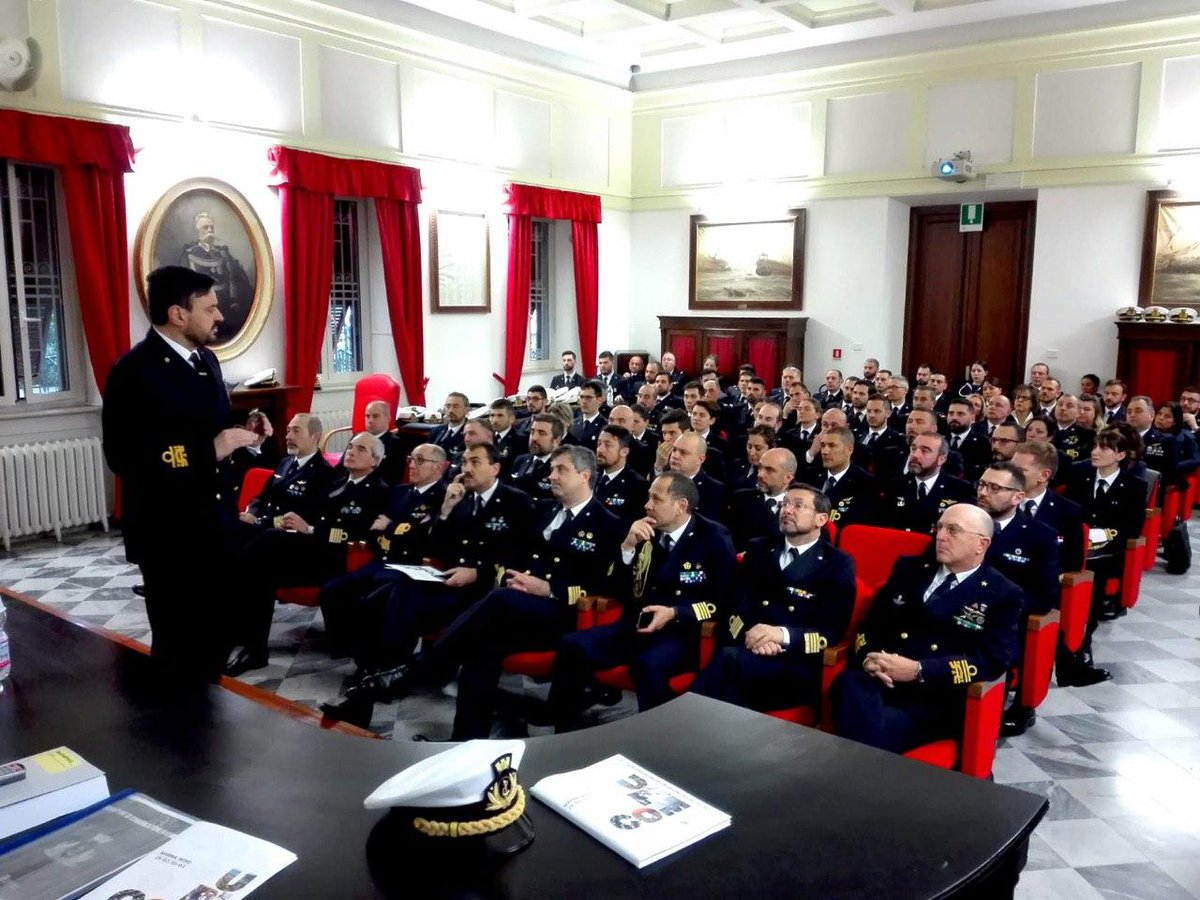 ItalianNavy's tweet photo. Concluso il modulo formativo di Pubblica Informazione e Comunicazione della #MarinaMilitare per la sede di #LaSpezia con l'intervento del Capo Ufficio PICOM, amm. Agostini. #NoiSiamolaMarina #ProfessionistidelMare https://t.co/Z9HSSsPTB9