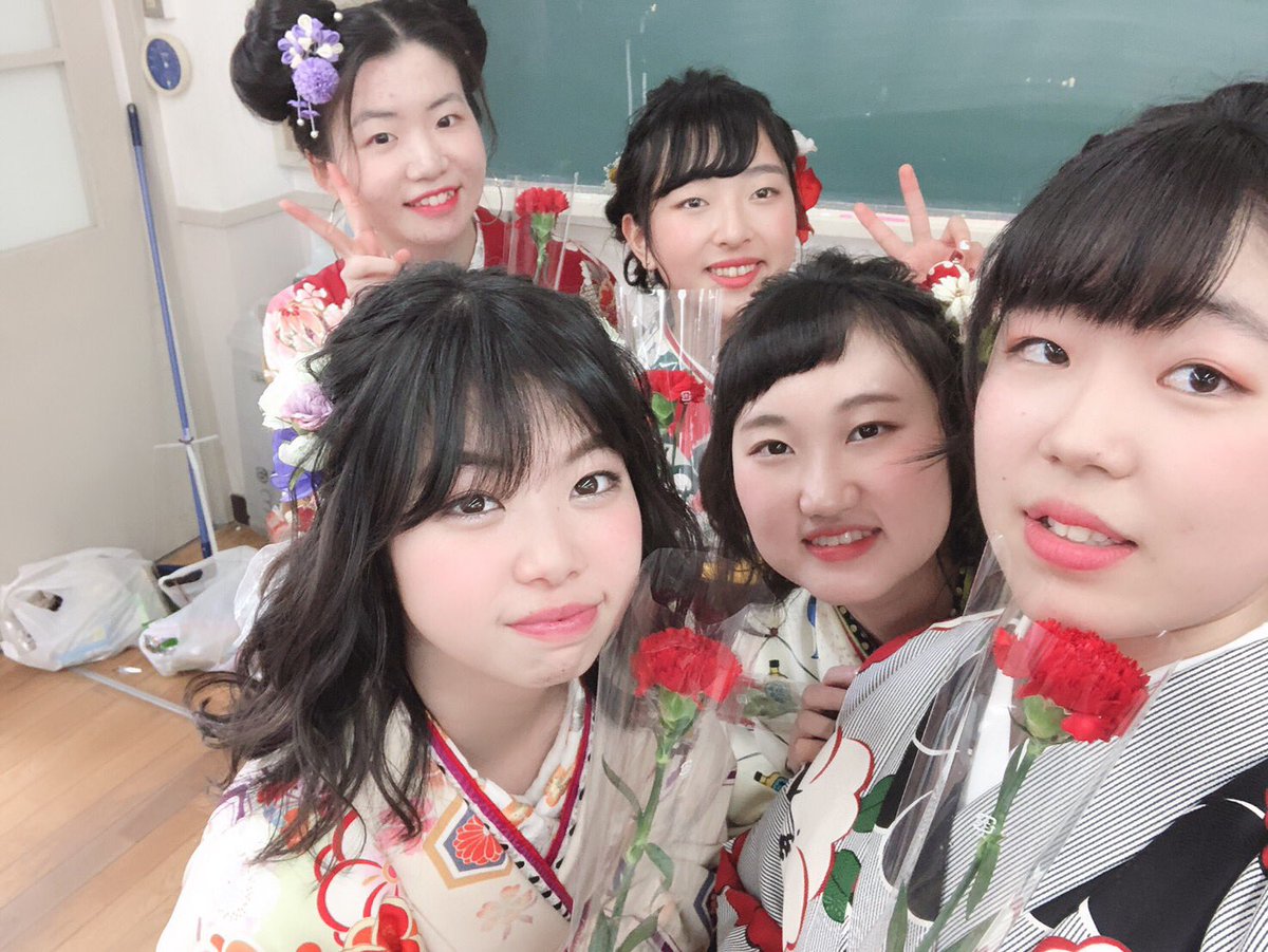 yuri_ranrun's tweet photo. 畷高卒業！🌸
泣いて笑って充実しすぎてた3年間😿
最高に素敵な人たちとたくさん出会えてめちゃめちゃ幸せです！
みんなありがとう！！！（ ;  ; ） https://t.co/DC7vO1Yl1k