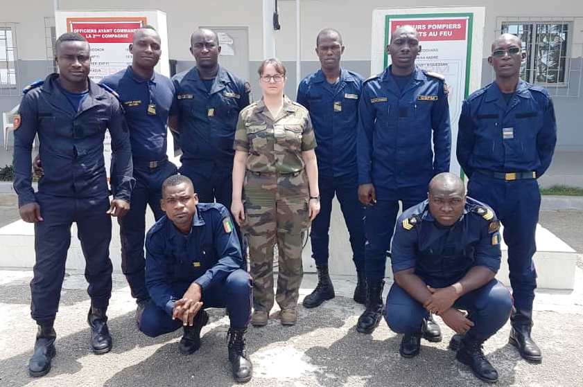 CoopSecuDefense's tweet photo. Journée mondiale de la @ProtectionCivile : la #cooperation 🇫🇷 en action en 🇨🇮 !
👉 mise à niveau de 8 formateurs ivoiriens au "secours de l'avant", par une instructrice du 28èRT. https://t.co/3DxgFXr4LG