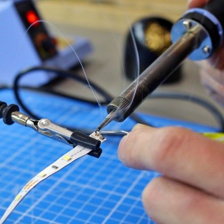 LumiPopFR's tweet photo. Vous aimeriez installer des #RubansLED chez vous mais vous ne savez pas comment les couper, plier, ou les raccorder afin de les adapter à votre projet ?
Venez dans notre #FabLight pour vous former avec nos Light Coachs afin de maîtriser ces techniques : https://t.co/nue5leHfBA https://t.co/KznAhwaTY3