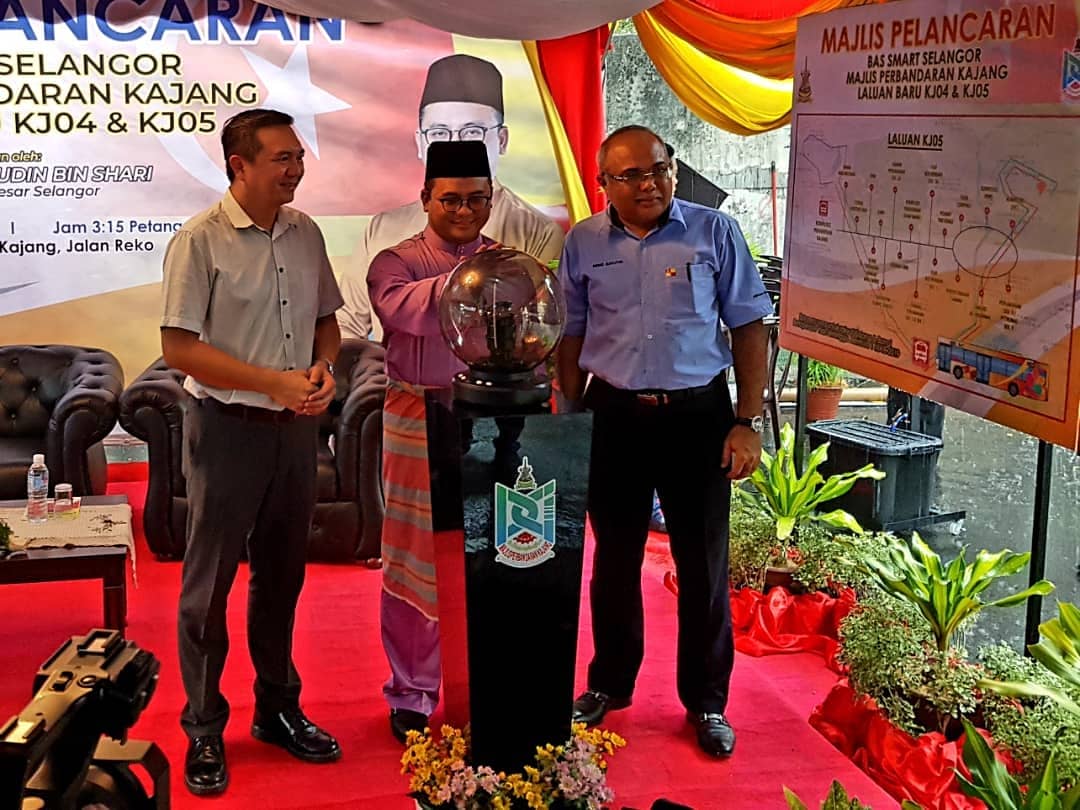 ngszehan's tweet image. Tahniah kpd @MPKajang krn menjadi PBT pertama pd 2019 yg melancarkan laluan baru #BasSmartSelangor (dari Perhentiaan Bas Kajang ke Bangi/ Putrajaya). Krjn Selangor akn meneruskan perkhidmatan bas percuma dgn peruntukan sebanyak RM30juta bagi memanfaatkan penduduk Selangor
