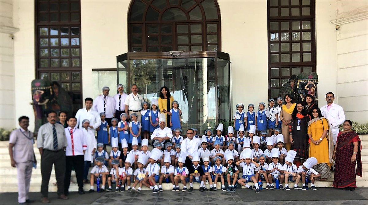 skychef756's tweet photo. #AmbassadorSkyChef #Mumbai conducted a food factory tour for 120 pre-primary school students to help them understand basic function of a #CentralKitchen. At the end, special snack boxes with goodies were distributed to each student
#AmbassadorSkyChefIndia #FulfillingDay https://t.co/YQeXkiv99V