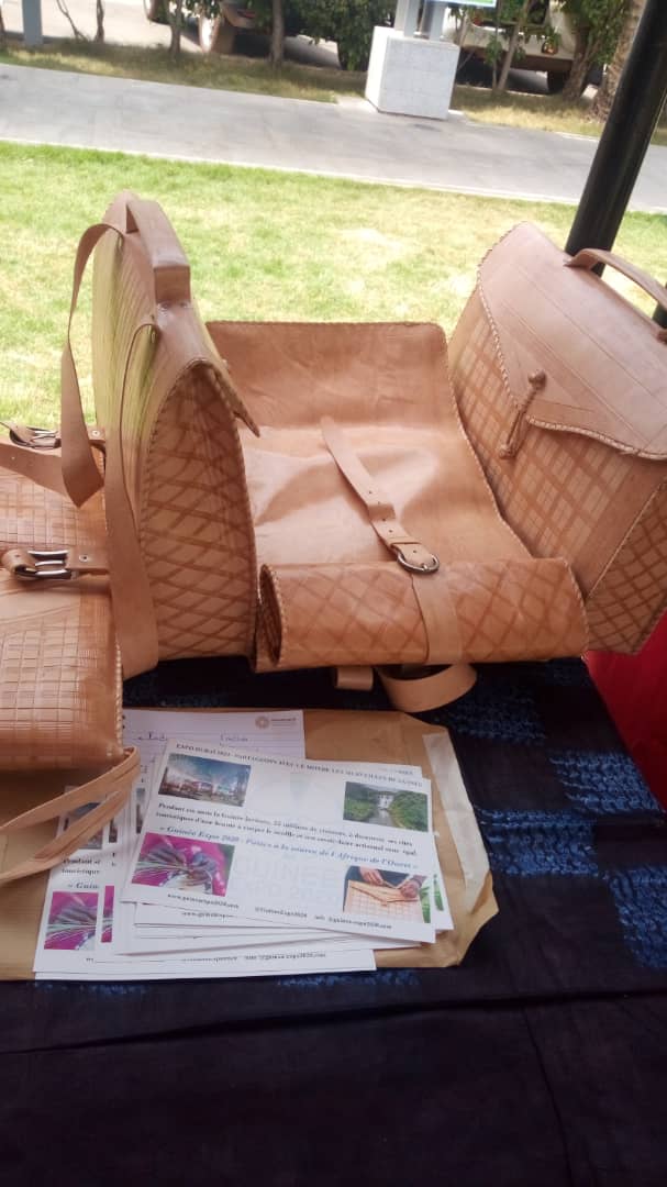 GuineeExpoOsaka's tweet photo. Merci aux nombreux curieux qui ont visité notre stand lors de la conférence du @GYPC224. Nous avons adoré échanger avec vous autour du #tourisme &amp; de l'#artisanat #MadeInGuinea! Passez par notre stand au @SADEN_GN les 13 et 14 mars prochain! #GNDubai2020 #GNExpo2020 @MIPPP_Guinee https://t.co/tyrm0iIZmI