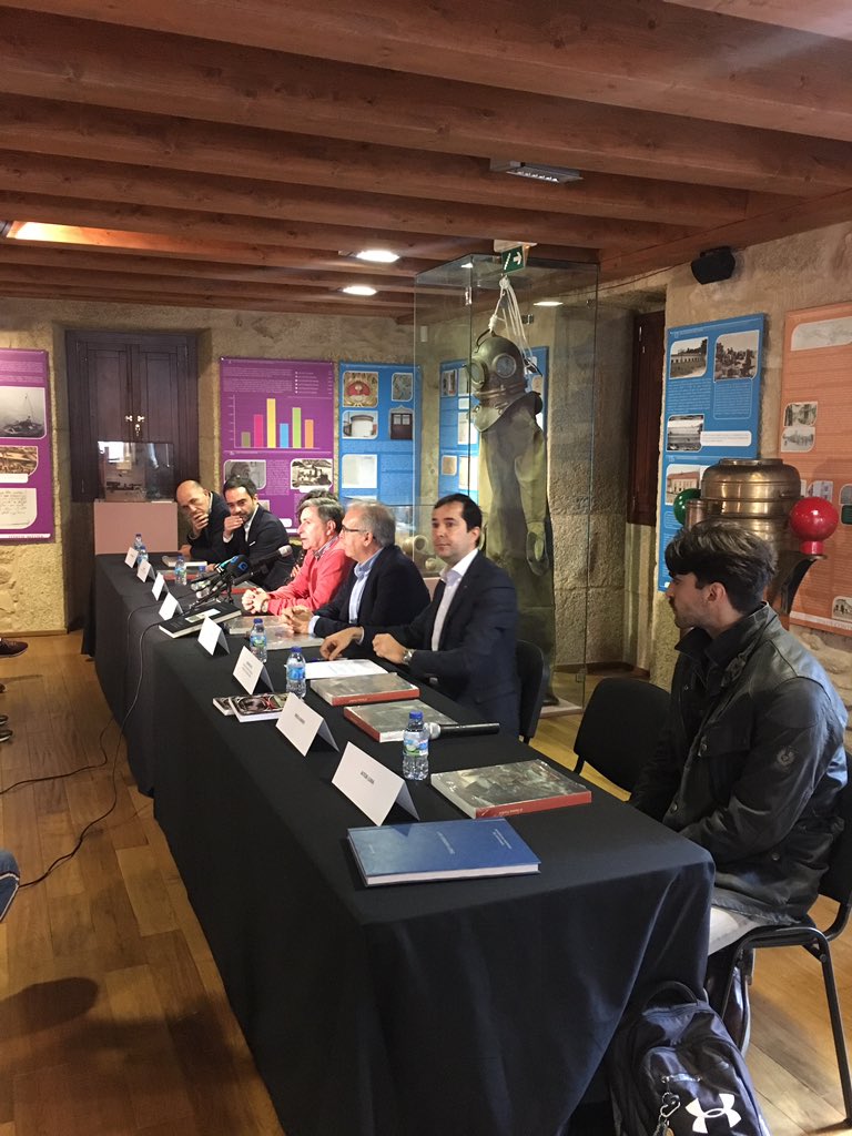 Mariolasf1's tweet photo. Presentando no @concelloriveira a película sobre o naufraxio do Santa Isabel, o noso particular Titanic, coa historia das súas heroínas, auténticas galegas nun marco único: Sálvora https://t.co/uXEcaDDVKc