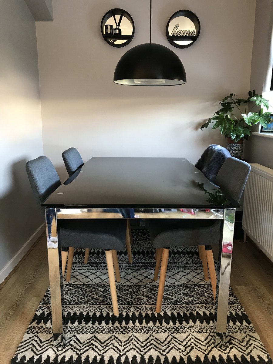 lakelandfurn's tweet image. Our very own Fern Charcoal grey #diningchairs being put to good use in a Customers home. #happycustomer #fabricchairs #chairs 
Further information on this product please visit lakeland-furniture.co.uk/fern-dining-ch…